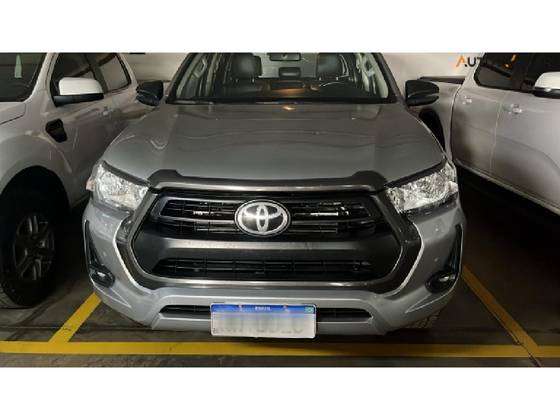 TOYOTA HILUX 2.8 D-4D TURBO DIESEL CD SR 4X4 AUTOMÁTICO